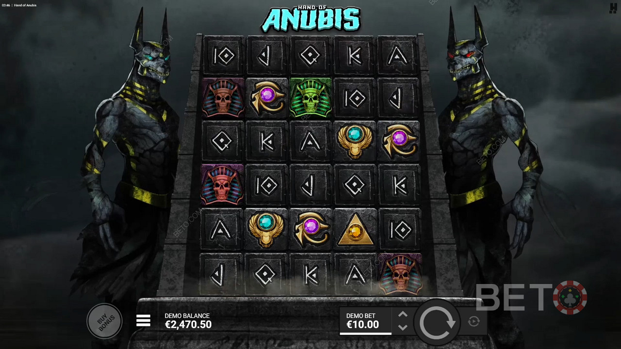 A nagyobb elrendezés segít több nyereményt szerezni a Hand of Anubis online nyerőgépen.